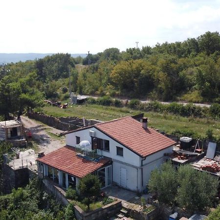 Apartments Pomjan Pogled Na Gore Extérieur photo